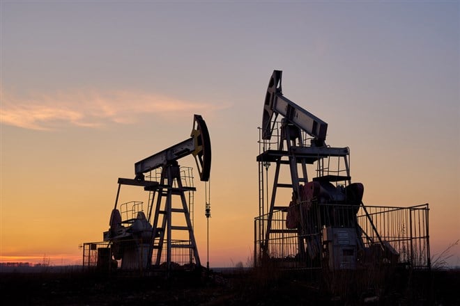 oil rigs in oil field drilling